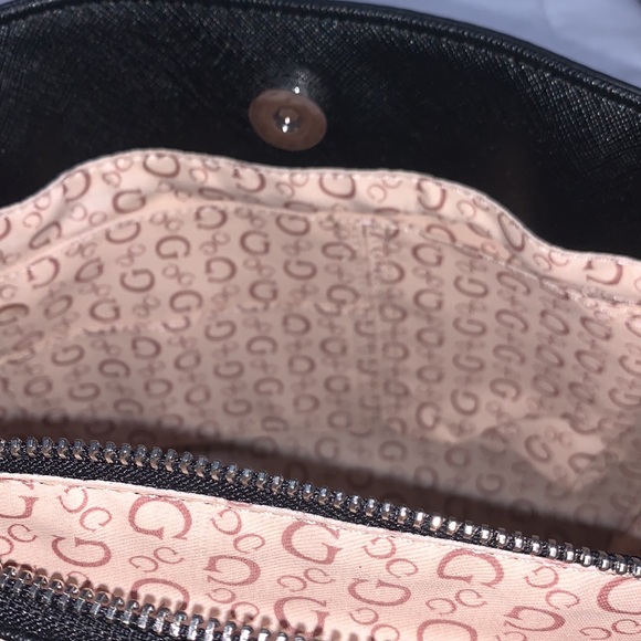 GUESS PURSE - Picture 7 of 10